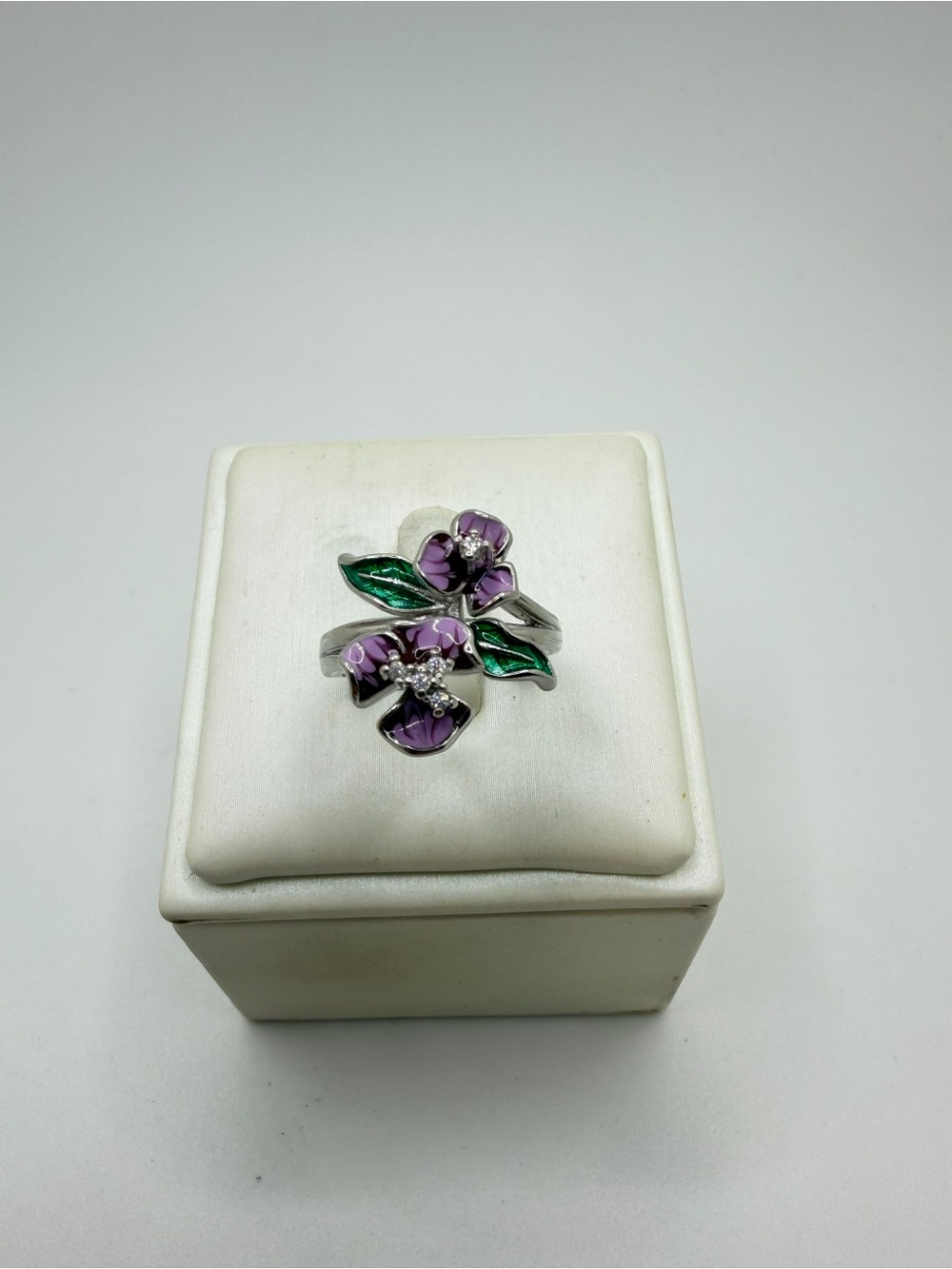 Stunning flower enamel w/ cubic zirconia buds ring in stamped s925!